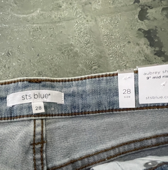 Nwt Sts Blue Aubrey Short 9" Mid Rise Distressed Denim Shorts In Capilla W/ LT - Picture 3 of 5